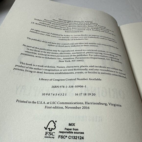 Fantastic Beasts and Where to Find Them: The Original Screenplay by J.K. Rowling - Picture 3 of 3